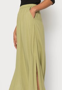 Vero Moda VMSIMPLY EASY SKIRT - Saia comprida - sage solid
