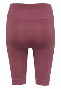 Burgundy högmidjade cykelshorts tillverkade av stretchigt tyg, med en mjuk konsistens, figurnära passform och kontrasterande ribbat detalj vid midjan.