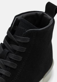 Calvin Klein TOP LACE UP  - Sapatilhas de cano alto - black