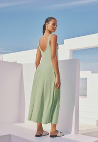 Next SLEEVELESS TALL - REGULAR FIT - Trikotaažkleit - sage green
