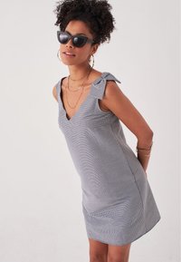 Herita SHOULDER DETAILED - Vardagsklänning - grey