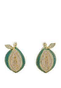 Guldtonade bladformade örhängen, prydda med grön emalj, glittrande klara rhinestones och texturerade kanter. Har en liten bladdetalj.