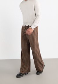 YOURTURN Tygbyxor - brown