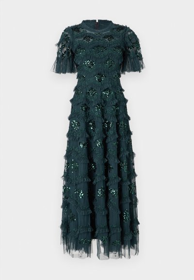 Dunkelgrünes Kleid mit kurzen Ärmeln, versehen mit gestuften Rüschen und Paillettenblumenverzierungen. Midilänge, weicher Stoff mit einem durchsichtigen Überzug.