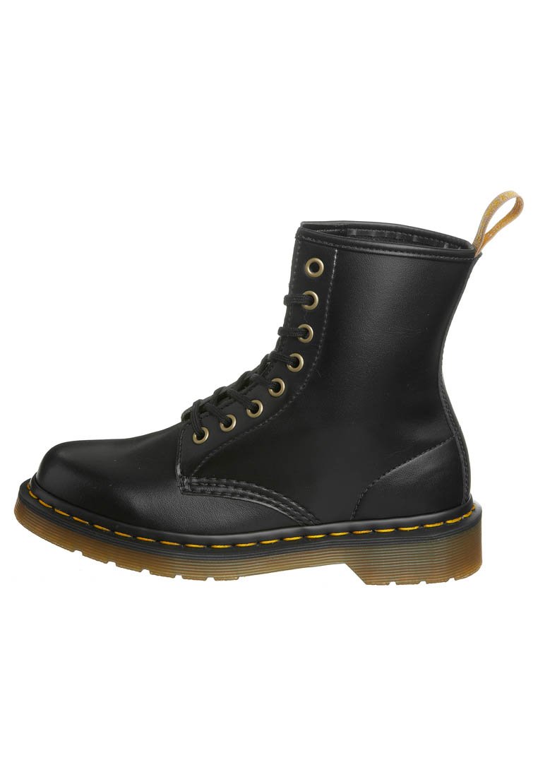 Dr. Martens WINCHESTER II BOOT 1460 VEGAN - Snørestøvletter - black Dr. Martens WINCHESTER II BOOT 1460 VEGAN - Snørestøvletter - black
