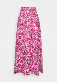 Jupe maxi fleurie avec taille haute, présentant un schème de couleurs rose et crème. Le design inclut de bolds motifs de fleurs rouges foncées.