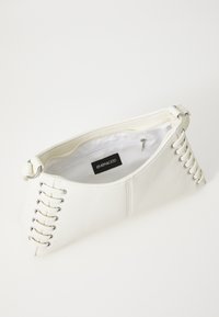 Thumbnail Image 4