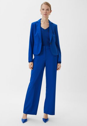 - Spodnie materiałowe