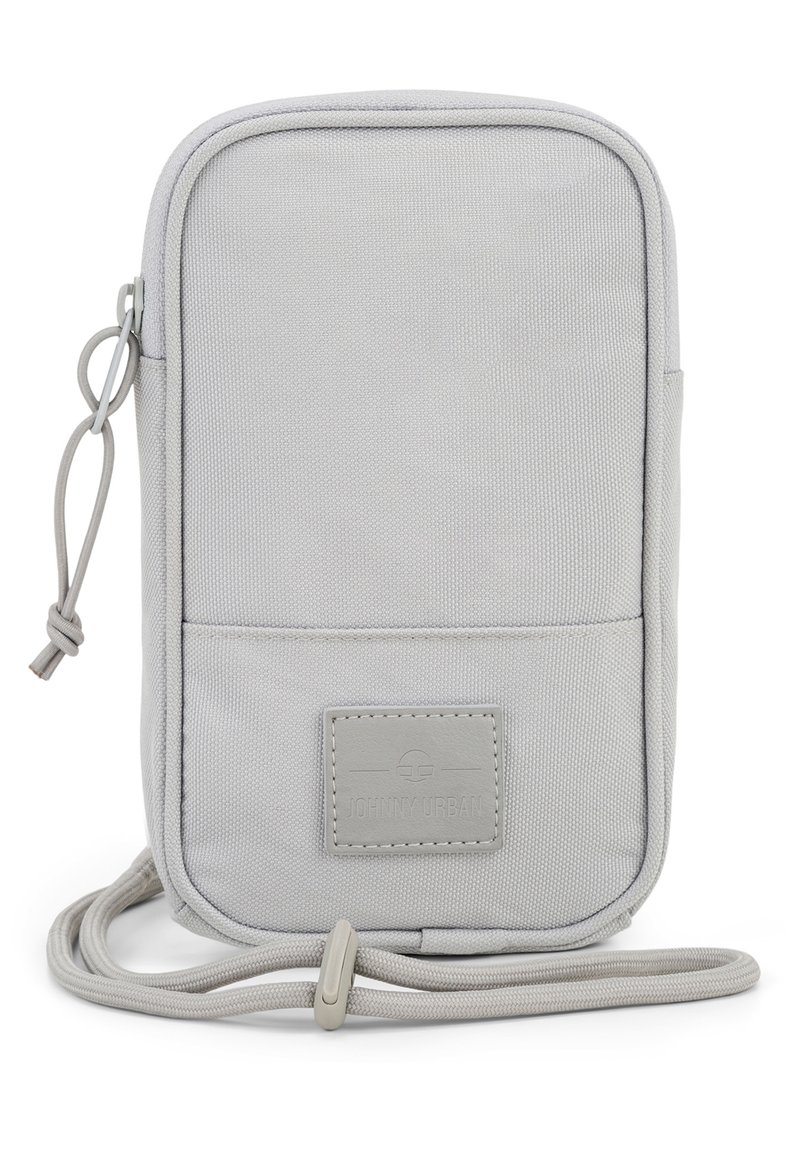 Pouch a tracolla in tessuto grigio chiaro con zip, tasca frontale piatta e un'etichetta logo testurizzata. Dotato di una tracolla con cordino regolabile.