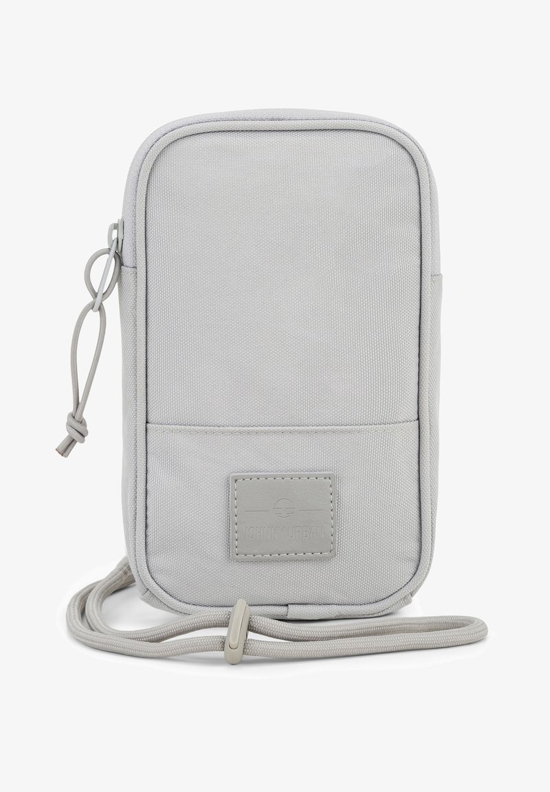 Pouch a tracolla in tessuto grigio chiaro con zip, tasca frontale piatta e un'etichetta logo testurizzata. Dotato di una tracolla con cordino regolabile.
