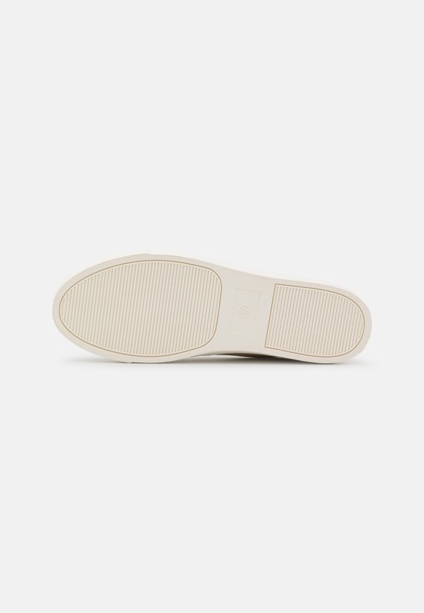 COMFORT - Slip-ons2