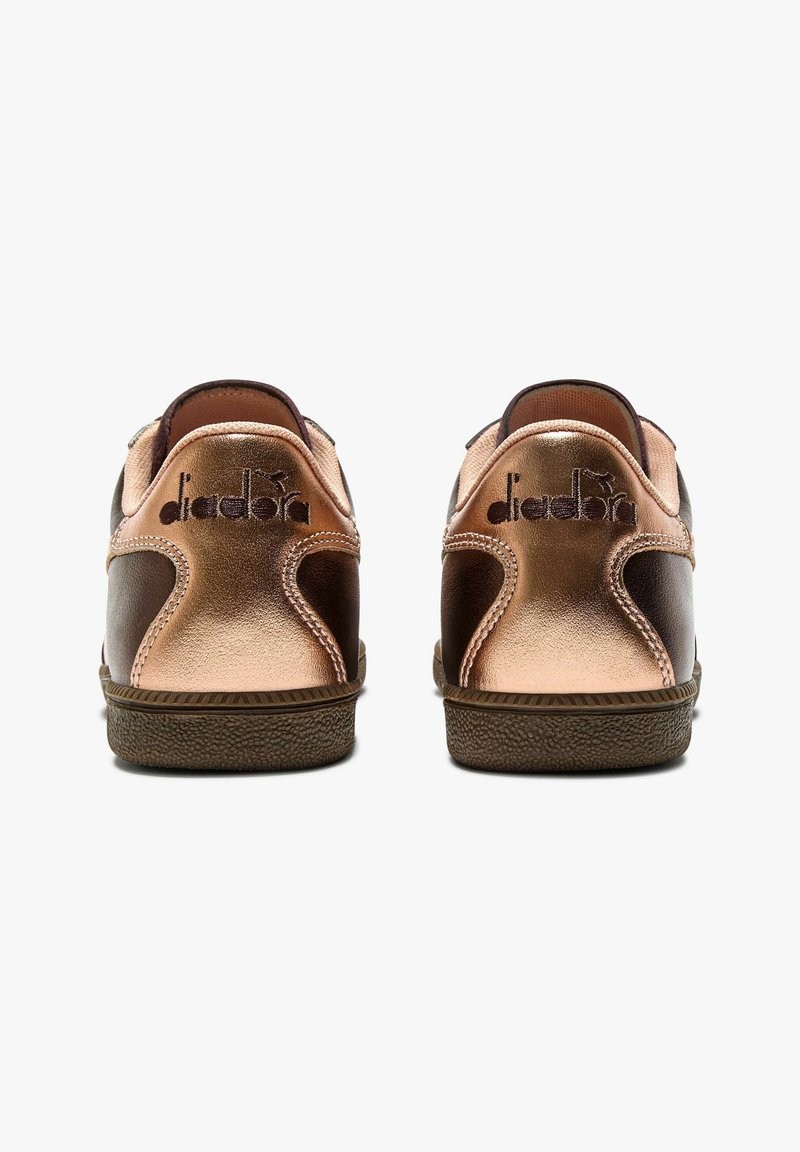 Baskets Diadora Sportswear KICK En Nubuck Marron Bistre Pour Homme - Lifestyle Décontracté - Disponibles En Plusieurs Tailles