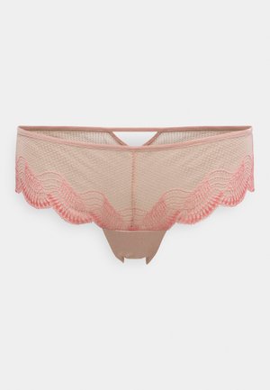 Undertøy i ferskenfarge med blonder i kanten, med et bølget design, gjennomsiktig mesh-tekstur og lavt utsnitt på ryggen. Baksiden har en V-formet utskjæring.