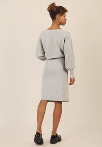 Apart Strickkleid - graumeliert
