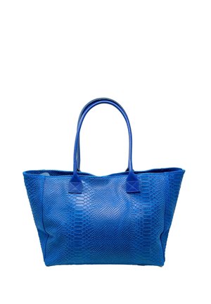 Blauw handtas met een getextureerd slangenhuidpatroon, voorzien van twee stevige handvatten en een open ontwerp. Het materiaal lijkt glad en glanzend.