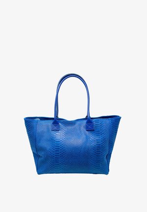 Blauw handtas met een getextureerd slangenhuidpatroon, voorzien van twee stevige handvatten en een open ontwerp. Het materiaal lijkt glad en glanzend.