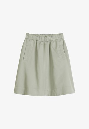 Lichtgroene A-lijn rok met elastische tailleband en twee verticale steekzakken aan de voorkant, gemaakt van gladde stof.