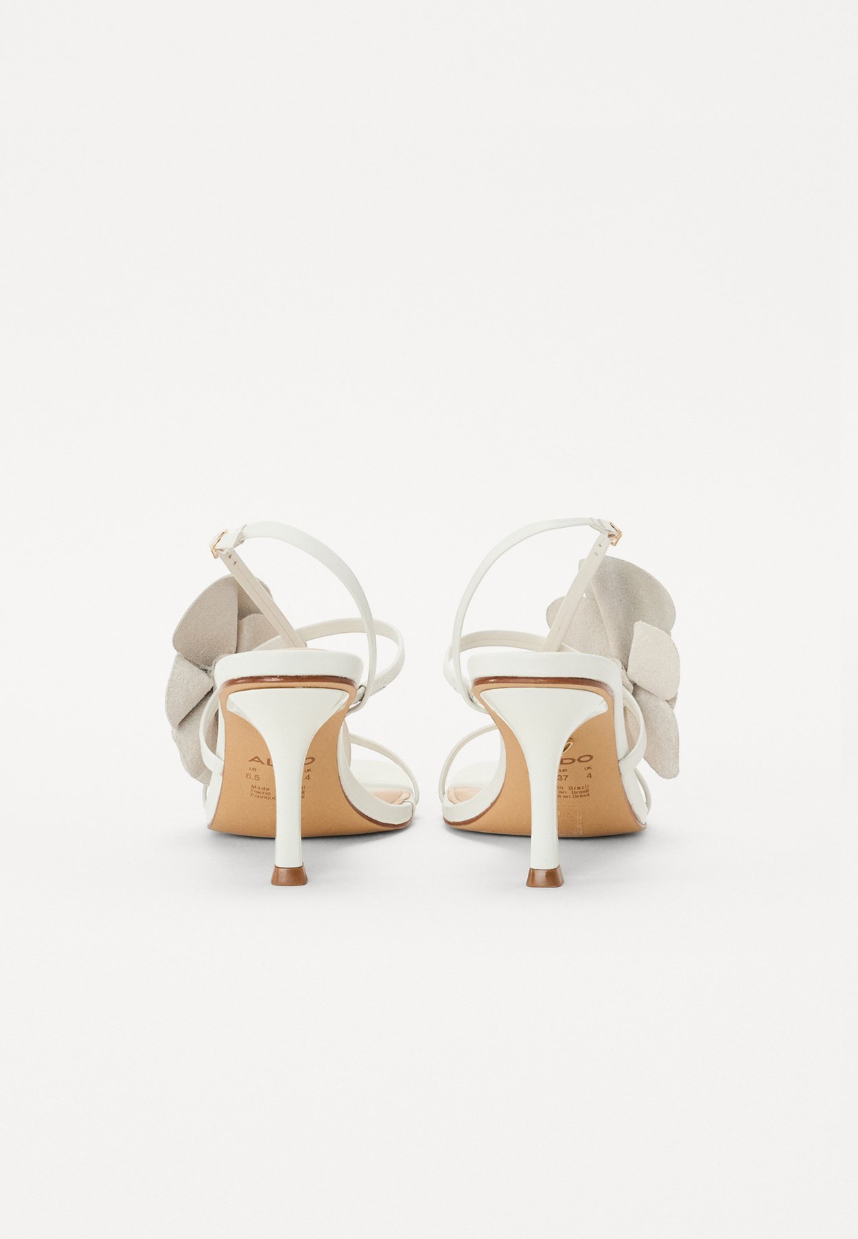 SANDFLOWER PILLOW WALK