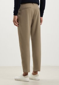 Calliope Chino - marrone