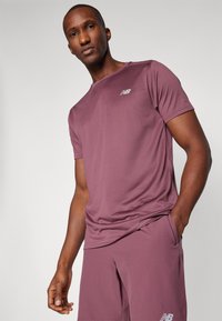 New Balance ESSENTIALS - T-skjorte til trening - faded plum