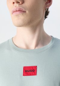 HUGO DIRAGOLINO - Jednoduché tričko - open grey