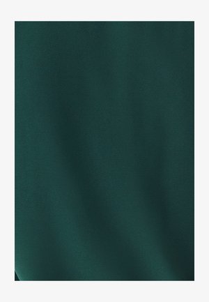 Tume roheline kangas sileda, mati tekstuuriga. Materjalil on pehme, ühtlane pind ja minimaalne sära, mis peegeldab valgust vaevu.