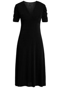 Sort kjole med V-hals og pufærmer, lavet af blødt stof. Mellemlang nederdel og rynkedetaljer ved ærmerne. Glat tekstur.