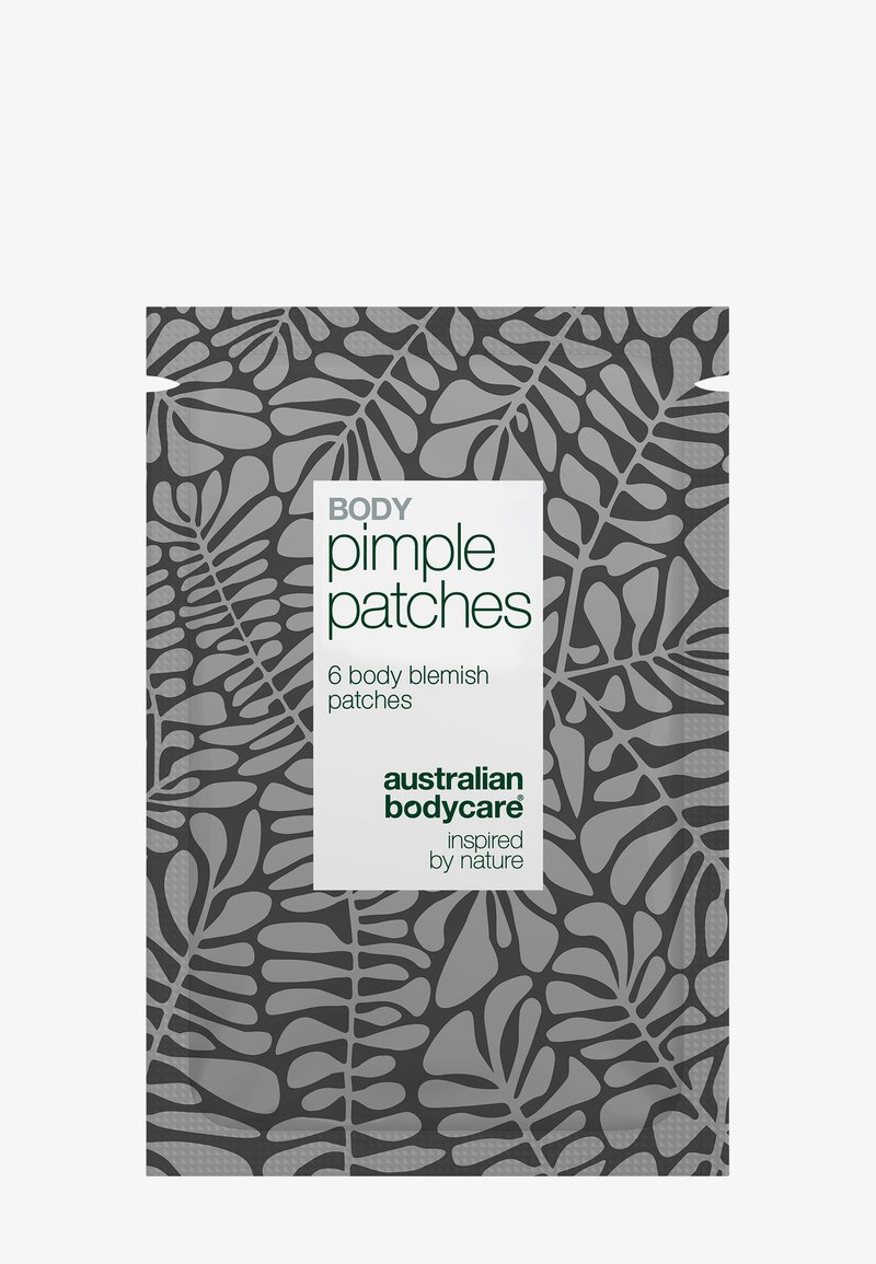 Pochette avec un motif de feuilles en gris foncé et noir, étiquetée "Patches anti-boutons pour le corps, 6 patches contre les imperfections corporelles" de la marque Australian Bodycare.