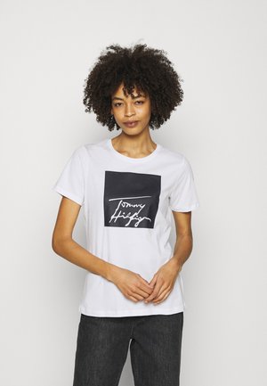 ALISSA REGULAR TEE - Triko s potiskem - white/desert sky
