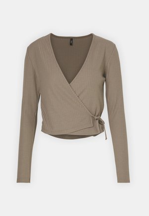 Haut à manches longues en tissu côtelé brun clair, avec un décolleté en V profond et un détail de lien sur le côté pour un ajustement.