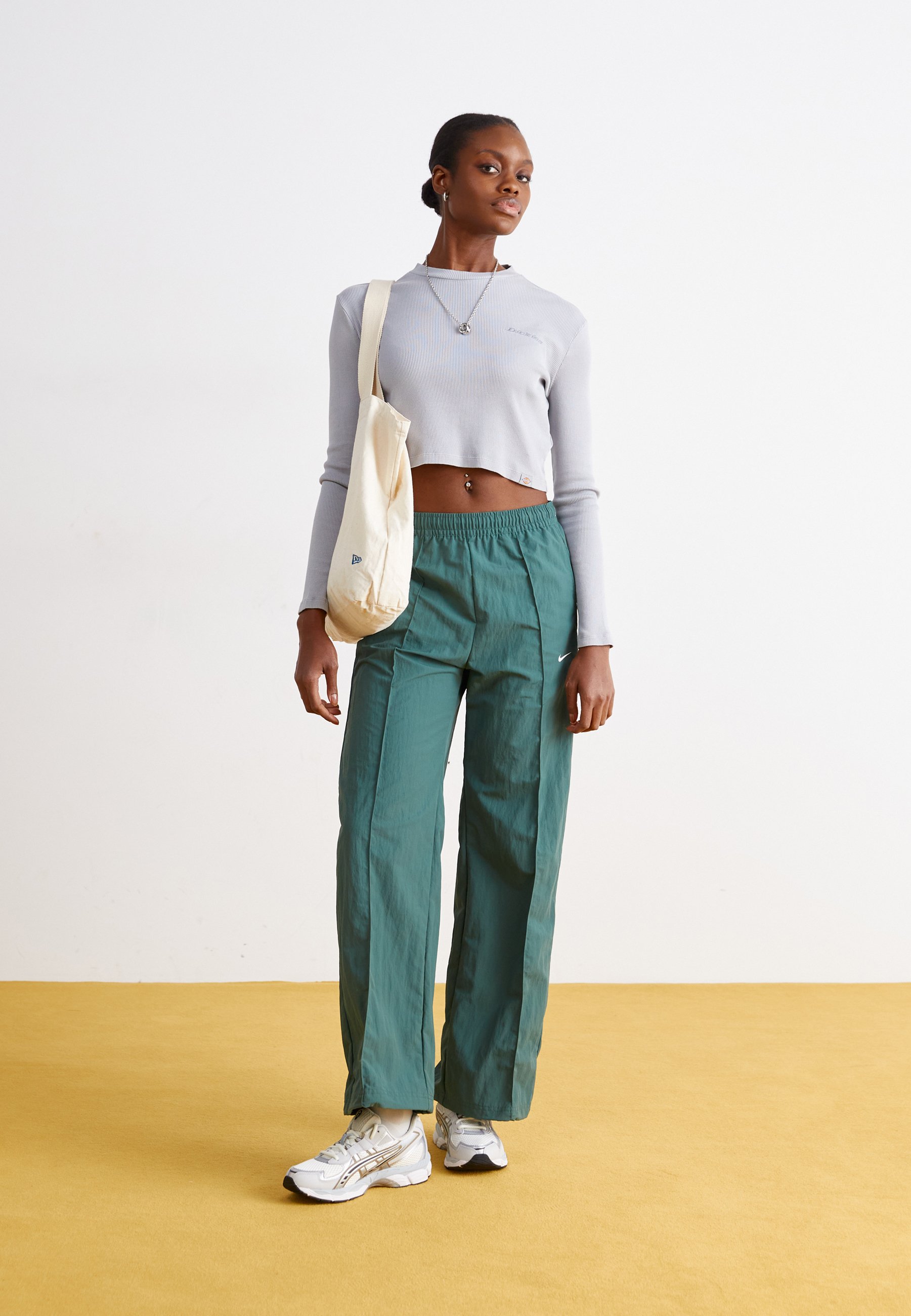 nike sportswear trend pant