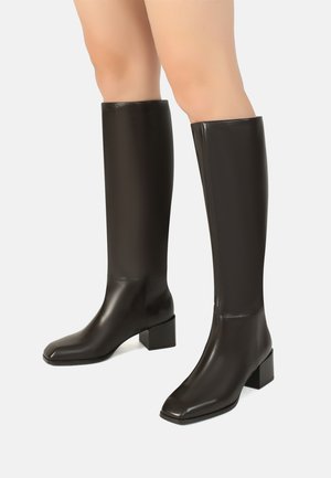 Boots - chocolate