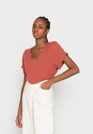 VMAGATHE FOLD UP TOP - Blus - marsala