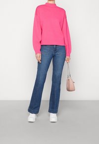 YAS Stickad tröja - purple