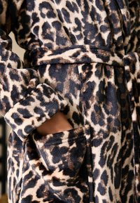 Next SUPERSOFT - REGULAR FIT - Badekåber - animal