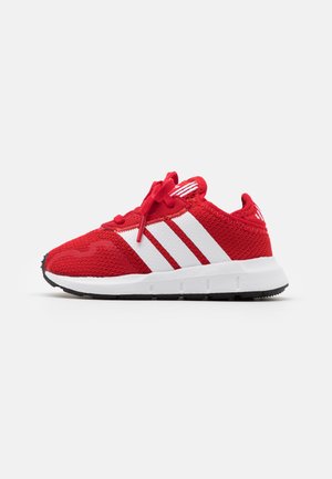 SWIFT RUN UNISEX - Tenisky - scarlet/footwear white/core black