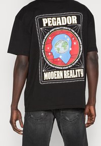 Pegador Camiseta estampada - black