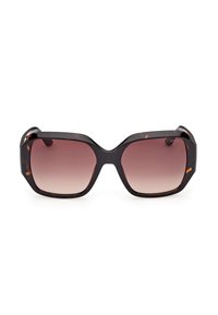 Lunettes de soleil carrées surdimensionnées avec montures en écaille de tortue foncée et verres dégradés marron, logo de la marque visible dans le coin droit du verre.