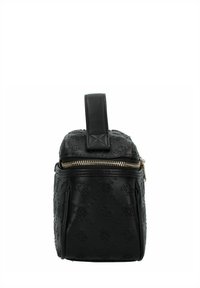 Zwarte nepleer tas met een gequilt ontwerp, gouden rits en handvat aan de bovenkant. Compacte vierkante vorm met reliëfpatroon details op het oppervlak.