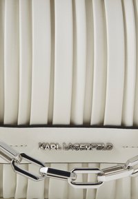 KARL LAGERFELD K/KUSHION FOLDED TOTE - Borsa a mano - off white