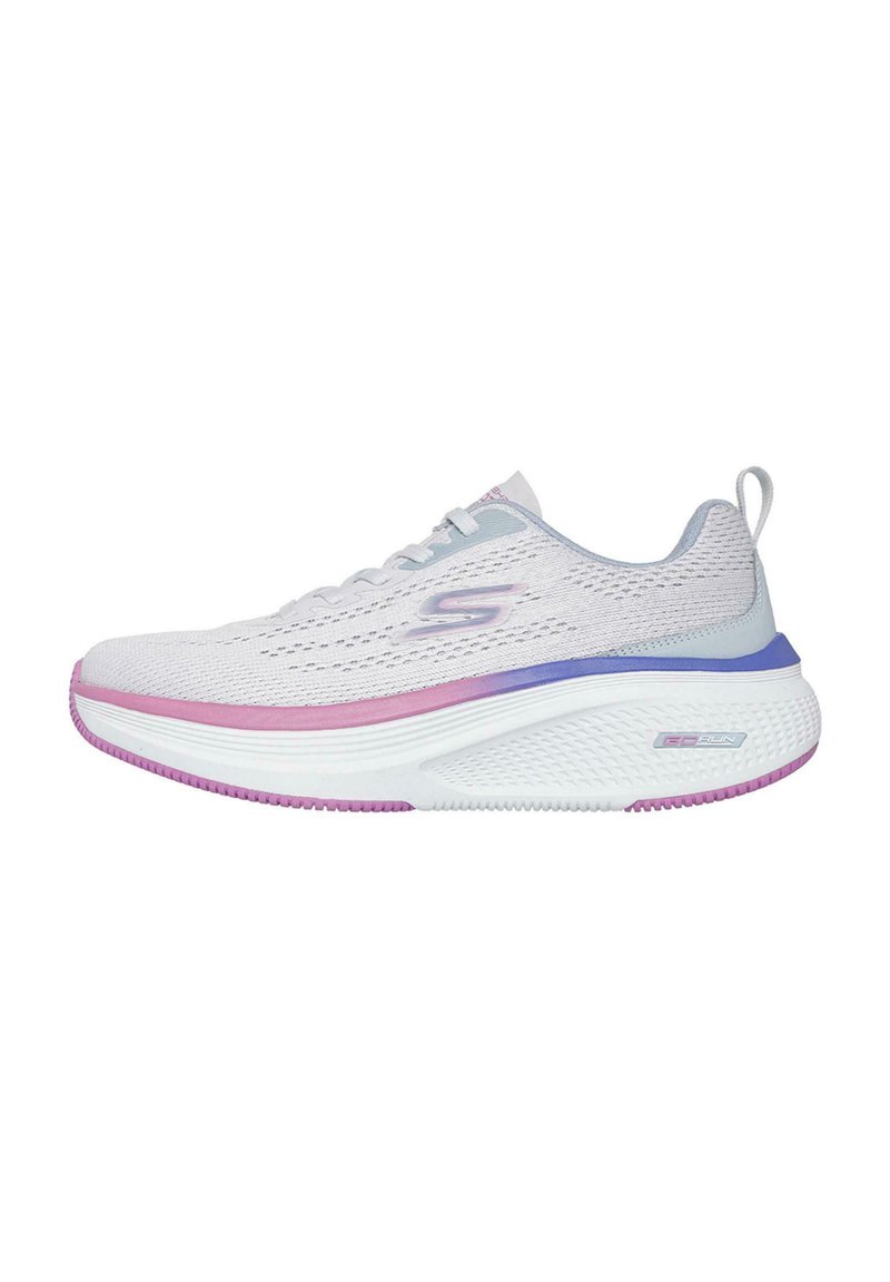 Zapatilla deportiva blanca con parte superior de malla transpirable, detalles en degradado púrpura y rosa, suela acolchada y suela exterior de goma texturizada.