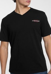 Guess Jeans COL V AMERICAN TRADITION - Apdrukāts T-krekls - nero