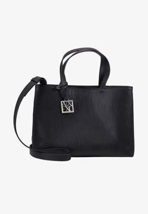 Borsa nera con design a logo in rilievo, forma strutturata, doppi manici e tracolla staccabile. Inclusi dettagli in hardware argentato.