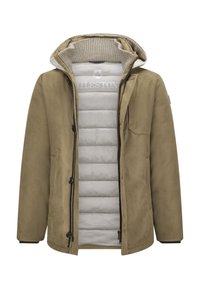 Beige Winterjacke mit Kapuze, geripptem Strickkragen, sichtbarem innerem Steppfutter, Frontreißverschluss und Knopfverschluss sowie einer Brusttasche auf der rechten Seite.