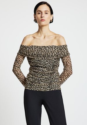 Haut semi-transparent à épaules dénudées avec un motif léopard, doté de fronces et de manches longues. Confectionné dans un tissu léger et texturé.