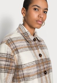 Samsøe Samsøe ROSALIE OVERSHIRT  - Casaco curto - whisper white