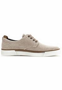 Beige Canvas-Schuh mit runder Zehenform, fünf Metall-Ösen, braunen Akzenten, weißer Gummisohle und subtilem Muster im Obermaterial.