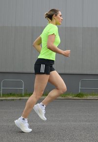 adidas Performance SUPERNOVA RISE - Chaussures de running sur route - footwear white/zero metallic/almost yellow