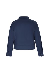 Tmavě modrá zkrácená bunda s dlouhými rukávy, texturovaná tkanina a překládaný límec. Obsahuje manžety na knoflíky a hladký povrch po celé délce.