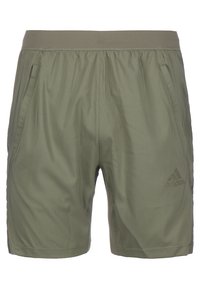 Bermudas deportivas verde oliva hechas de un tejido ligero, con una cintura elástica, bolsillos laterales y un logo sutil en la pierna.